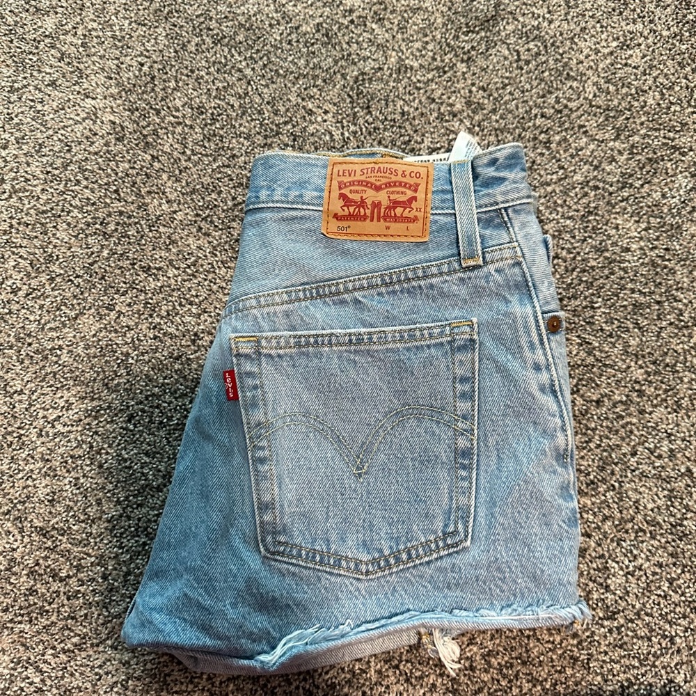 Women Levi shorts